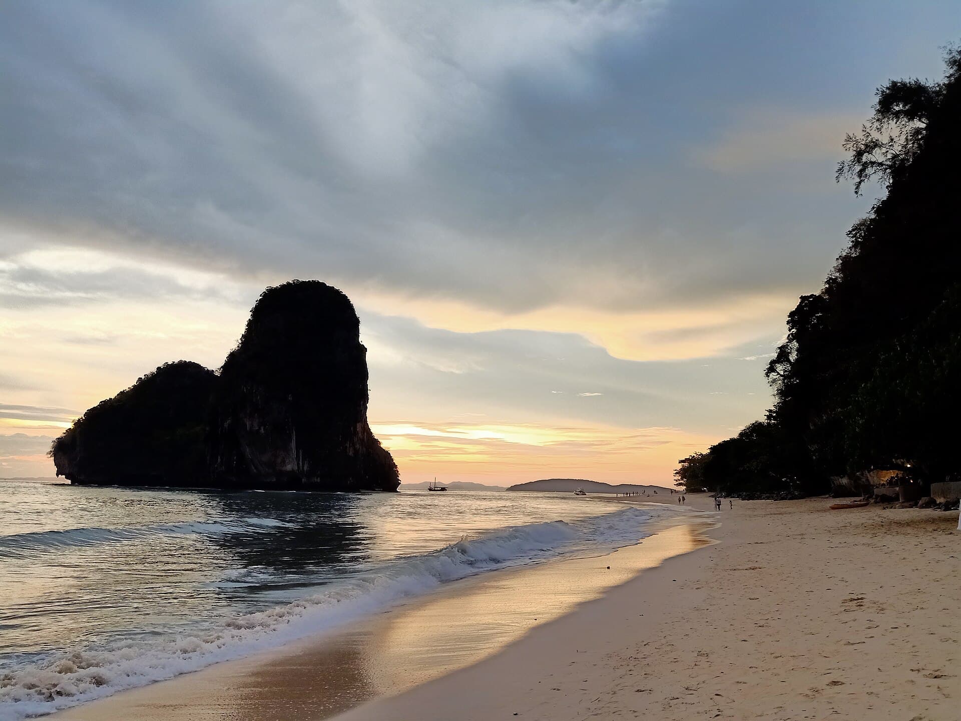 Phra Nang Cave Beach